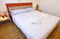Bright flat with shared pool in Tar