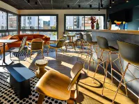 宜必思安納西 Cran Gevrier 飯店（2020 年 7 月開業） - 酒吧