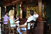 Mahogany Hall Luxury Boutique Resort - bar