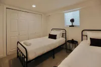 Cozy 3Br Home with AC, Hot Tub & Walkable Restaurants