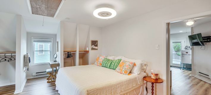 Epic Brunswick Apartment with Deck! Hotel di Frederick County