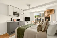 Bright Double En-Suite in WC1 - Kitchens