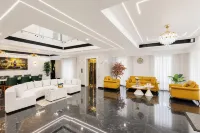 ELIVAAS Nedumbally 4 BHK Villa - مسبح خاص