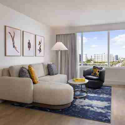 The Sunny Miami Sunny Isles Beach, Curio Collection by Hilton Rooms