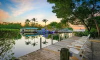 7 Bedroom with Dockage, Pool, Firepit, Paddle Boards & Kayaks - 4 tähden