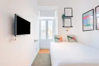 Bright Double, AC   Shared Bathroom | Saldanha - Condos