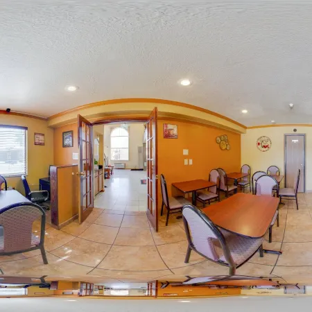 Econo Lodge Inn & Suites Albuquerque East I-40 Eubank Exit
