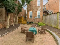 Charming 2-bedroom house with WiFi, AC, & Patio in the heart of Richmond! - 3 ดาว