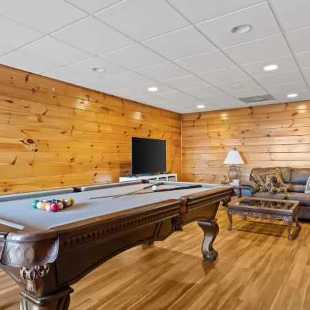 MTN Views Hot Tub Fire Pit Pool Table Games