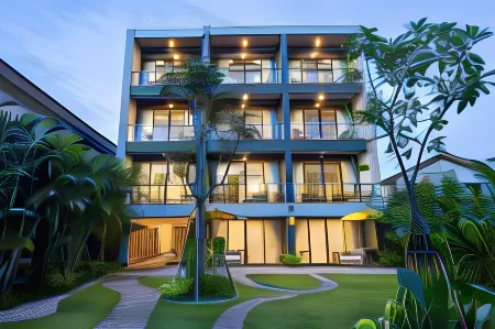 River Art Hotel