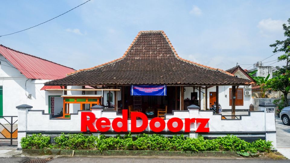 RedDoorz Syariah @ Ndalem Kembang Sore Yogyakarta
