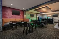 Ramada by Wyndham Grand Forks - bar
