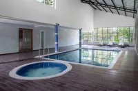 The Fern Surya Resort Dharampur, Kasauli Hills, Series by Marriott - Uima-altaat
