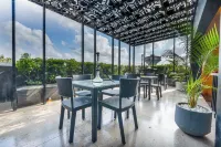 Bumblebee Hotel - 2-Star