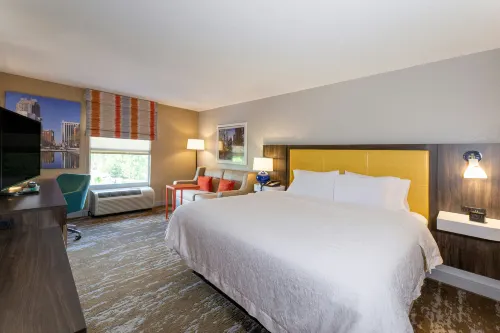 Hampton Inn & Suites Raleigh Cary Lenovo Center - bar