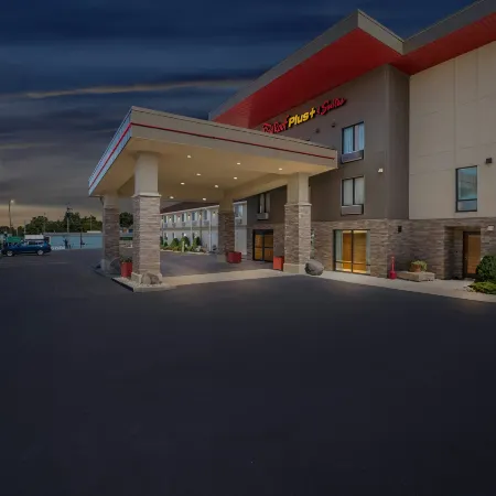 Red Roof Plus+ & Suites Malone