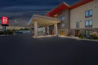 Red Roof Plus+ & Suites Malone - Parking