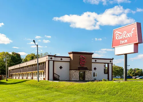 Red Roof Inn Anderson, IN - parking