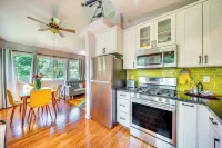 Rainforest Retreat w/ Hot Tub: Mins to Nat'l Park! - Boutique