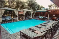 Tree Top Village Urban Glamping - Beach
