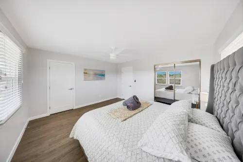 One Lux Stay Coastal 2BR Retreat Near the Beach - Kitchens