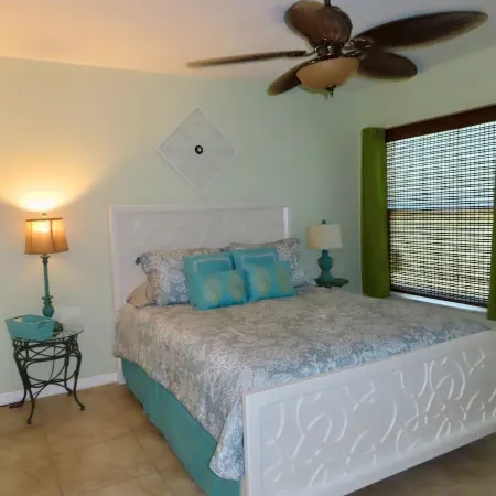Sunset Beach Getaway minutes away from PARADISE!!