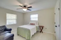 < 2 Mi to Beach! Home w/ Fenced Yard in Gulfport - 3 stelle