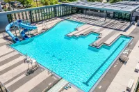 Modern 4-story Townhome Med Center Sleeps 8 - 3-Star