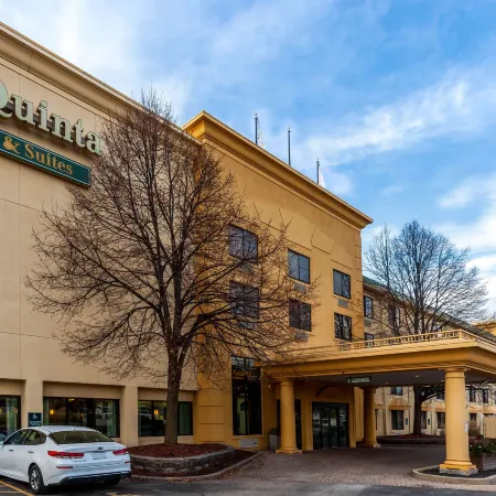 La Quinta Inn & Suites by Wyndham Milwaukee Bayshore Area