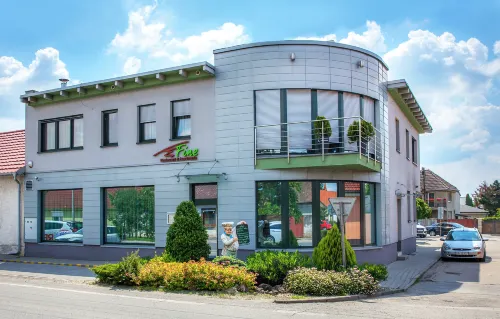 Fine Restaurant & Apartments - Homestays