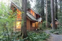 Snowline Cabin #4 - A Pet-Friendly Cedar Cabin with a Private Outdoor Hot Tub!