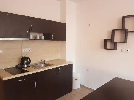 Salt Lake ApartHotel Отели в г. Поморие