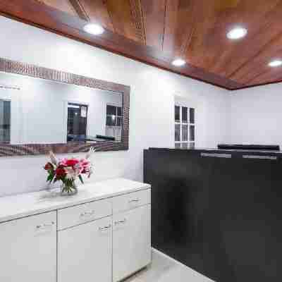 Howard Johnson by Wyndham Berkeley Others