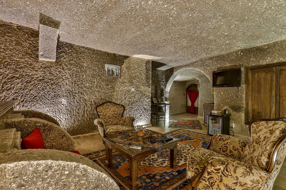 Hidden Cave Hotel