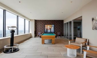 18th FL Stylish CozySuites with Roof Pool, Gym #6