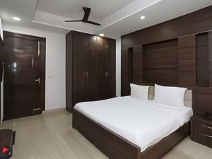 Spot on 72500 Hotel Shiv Ji