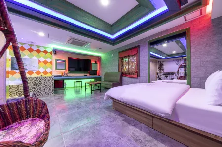 Iksan Show Palace Drive-in Motel