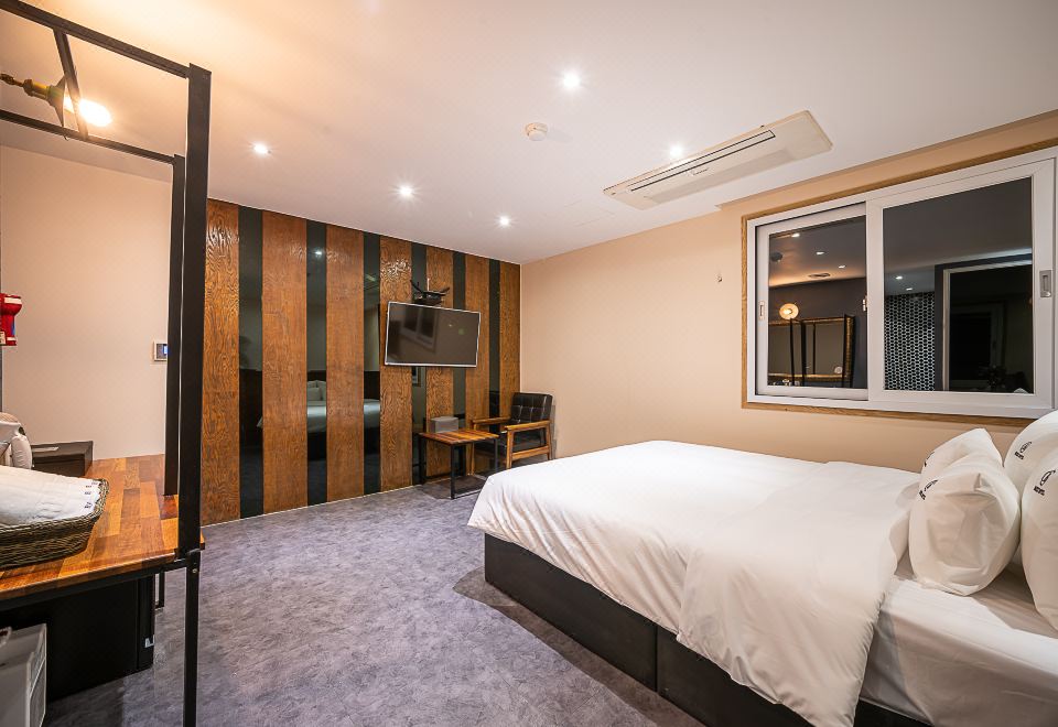 4. 부산 화명동 브..