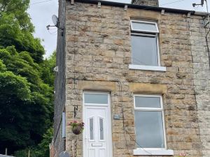 Cosy Cottage Edge of Peak District -Log Burner UK