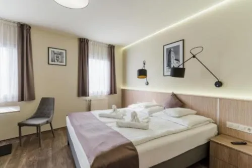 Amstel Hattyú Panzió -Érintésmentes bejelentkezés - 3-Star