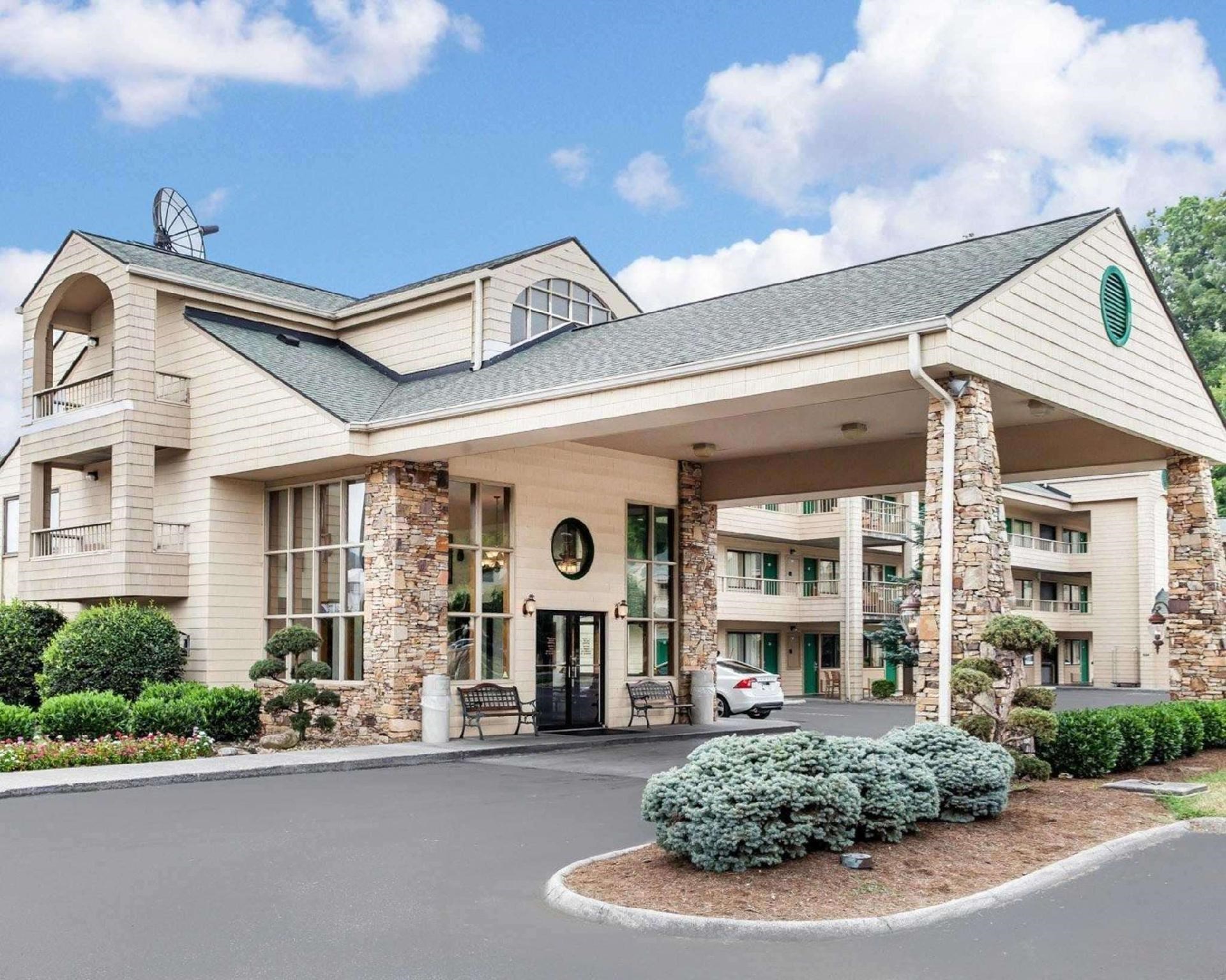 Quality Inn & Suites at Dollywood Lane