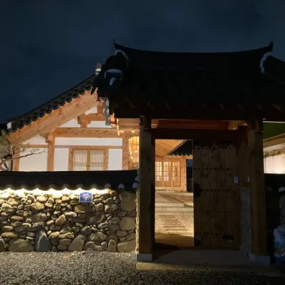 Gyeongju Woljeongheon Hanok Pension サンジュチアン周辺のホテル