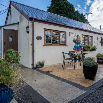 Honeysuckle Cottage - 1 Bedroom Cottage - Amroth Отели в г. Амрот