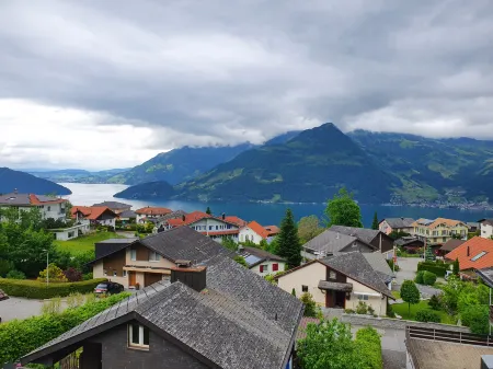 Two-Bedroom Apartment for 4-5 Guests with Lake and Mountain Views Отели в г. Эмметтен