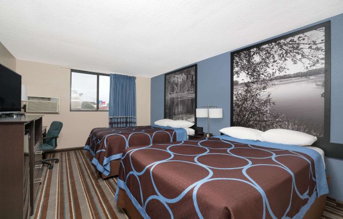 Super 8 by Wyndham Willmar