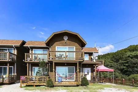 Seokmodo Park Jung Ah Pension Отели рядом с достопримечательностью «Bomunsa Temple»