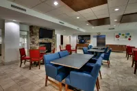 Holiday Inn Express & Suites CHICAGO NORTH-WAUKEGAN-GURNEE by IHG - breakfast
