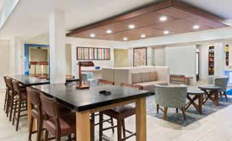 Holiday Inn Express & Suites Columbus Airport East