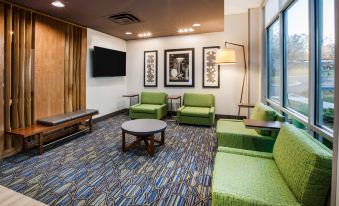 Holiday Inn Express & Suites Atlanta N - Woodstock