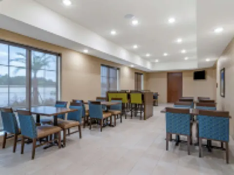 Comfort Inn & Suites Hotels in Waller County